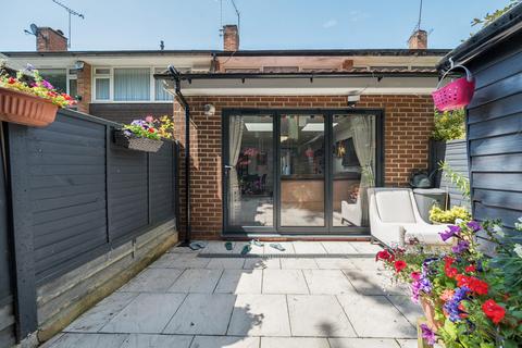 44 Frayslea, Uxbridge, UB8 2AT
