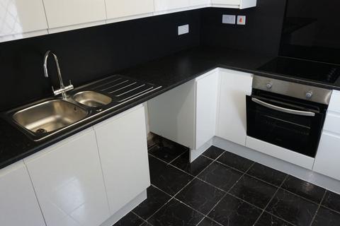 2 bedroom flat to rent, Flat 1, 94 George Street, Hull, HU1 3AB