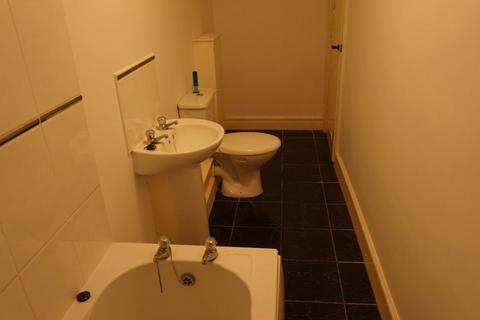 2 bedroom flat to rent, Flat 1, 94 George Street, Hull, HU1 3AB