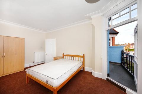 4 bedroom terraced house to rent, Hamilton Road, London, NW10