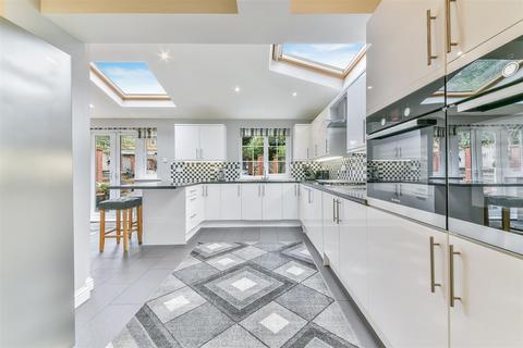 31 Bristol Road, Morden, SM4 5SB