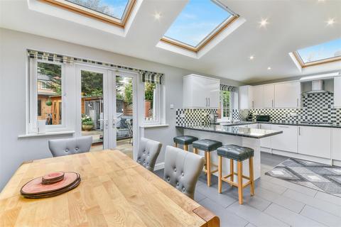 31 Bristol Road, Morden, SM4 5SB