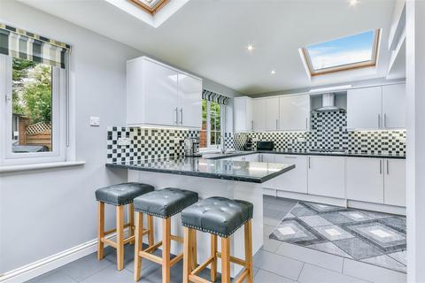 31 Bristol Road, Morden, SM4 5SB