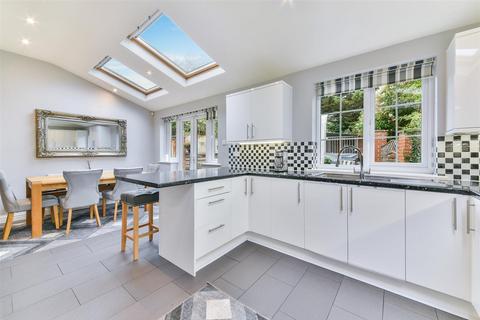 31 Bristol Road, Morden, SM4 5SB