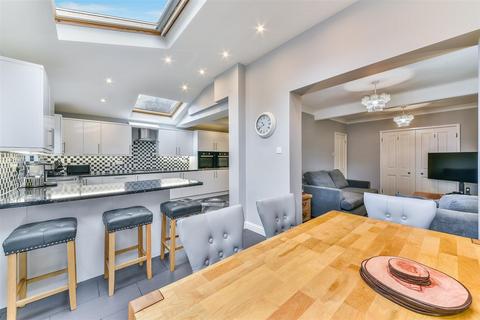 31 Bristol Road, Morden, SM4 5SB