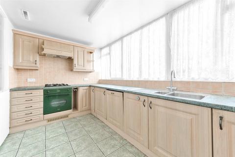 4 bedroom terraced house for sale, Clarendon Gardens, Dartford, DA2