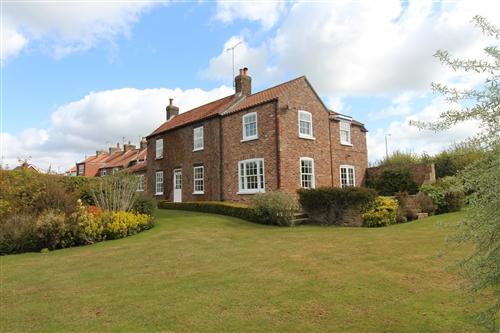 A four bedroom detached house - To Rent