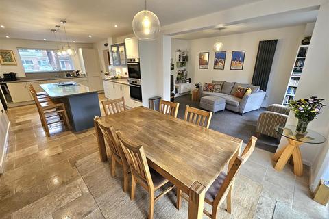 8 Aylesmore Close, Solihull, B92 7DA