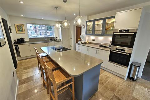 8 Aylesmore Close, Solihull, B92 7DA