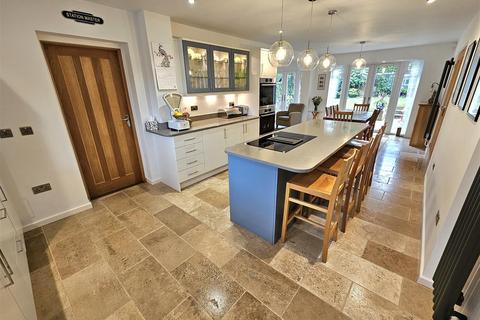 8 Aylesmore Close, Solihull, B92 7DA