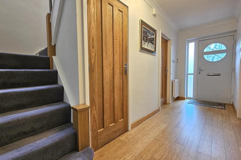 8 Aylesmore Close, Solihull, B92 7DA