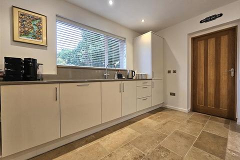 8 Aylesmore Close, Solihull, B92 7DA