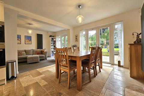 8 Aylesmore Close, Solihull, B92 7DA