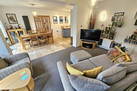 8 Aylesmore Close, Solihull, B92 7DA