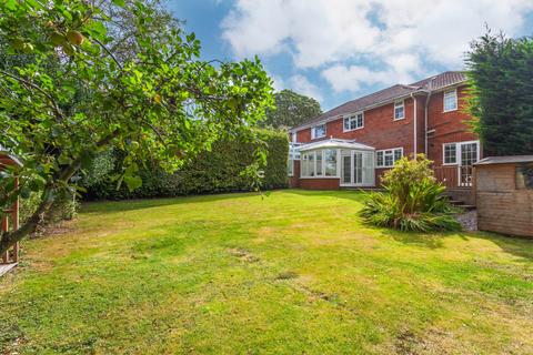 3 Twin Oaks, Emmer Green, Reading, RG4 8SW