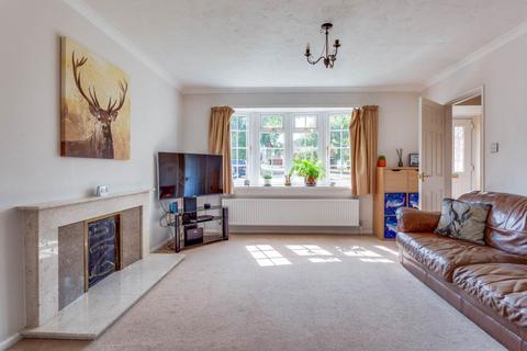 3 Twin Oaks, Emmer Green, Reading, RG4 8SW