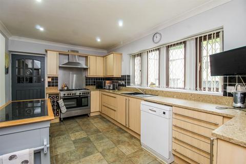 5 bedroom detached house for sale, Chevet Croft, Wakefield WF2