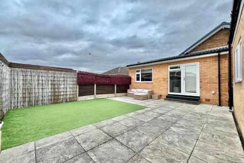 3 bedroom detached bungalow for sale, Newark Close, Staincross, Barnsley