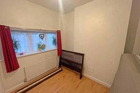 1 bedroom flat to rent, Erskine Road, London