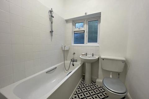 1 bedroom flat to rent, Erskine Road, London