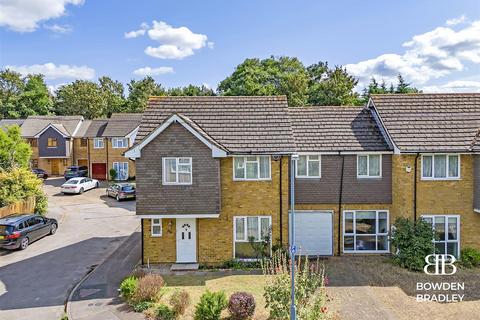 4 bedroom end of terrace house for sale, Roding Lane South, Redbridge