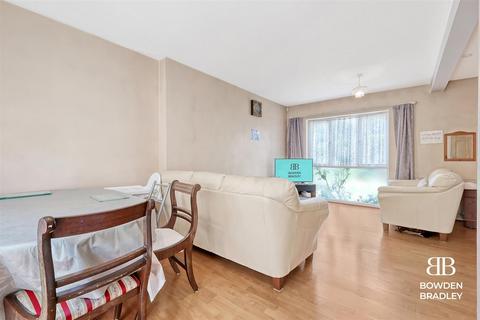 4 bedroom end of terrace house for sale, Roding Lane South, Redbridge