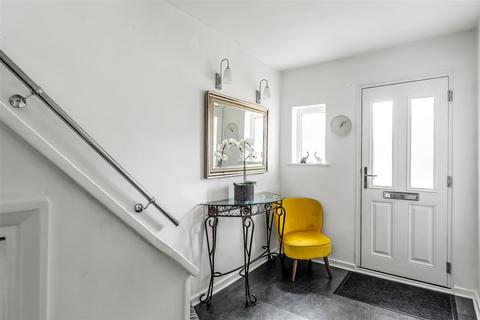 10 Hamilton Way, Wallington, SM6 9NJ