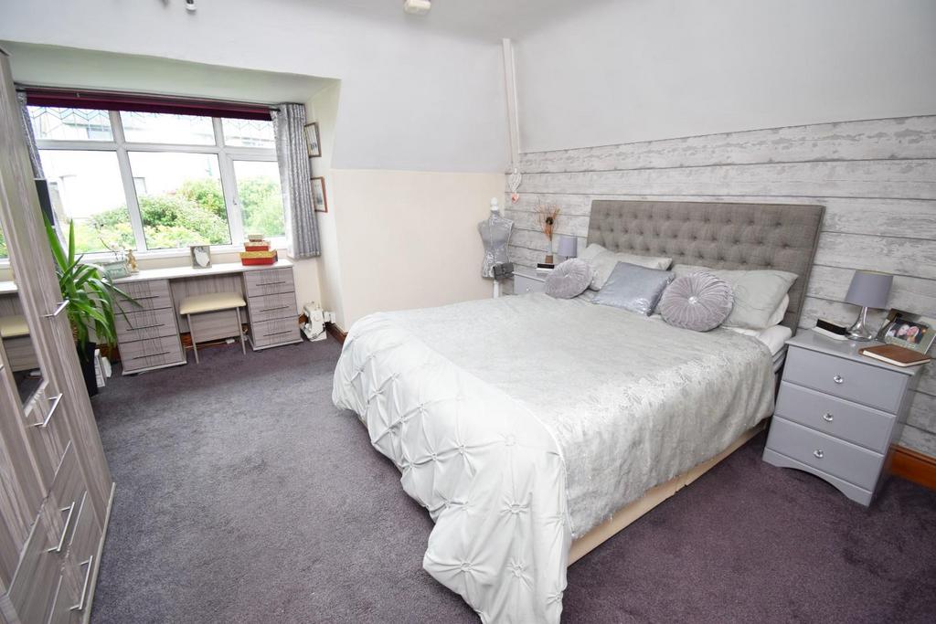 Bedroom 1 (2).JPG