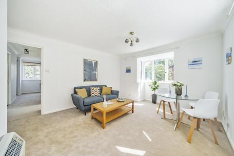 2 bedroom flat for sale, Dutch Barn Close, Surrey TW19