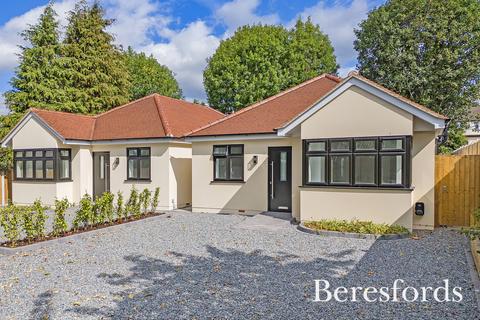 3 bedroom bungalow for sale, Bridge Avenue, Upminster, RM14