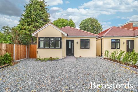 3 bedroom bungalow for sale, Bridge Avenue, Upminster, RM14