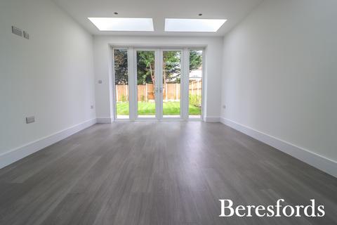 3 bedroom bungalow for sale, Bridge Avenue, Upminster, RM14