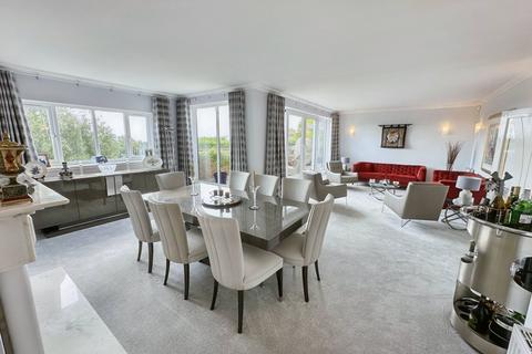 3 bedroom penthouse for sale, The Square. Ringley Chase, Whitefield, M45 7UL