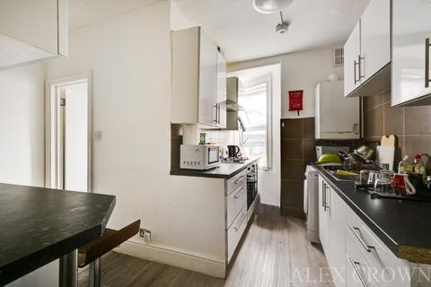 4 bedroom flat to rent, New Road, Whitechapel