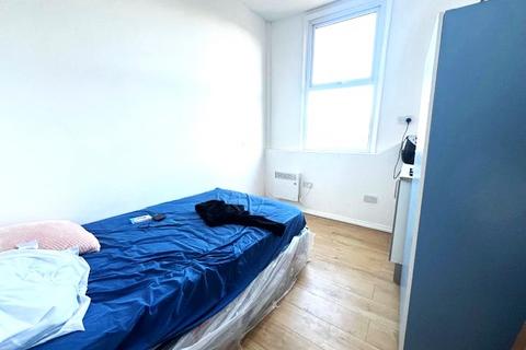 1 bedroom terraced house to rent, Montagu Road, London N18