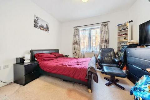 2 bedroom flat for sale, Lanesborough Way, London, SW17