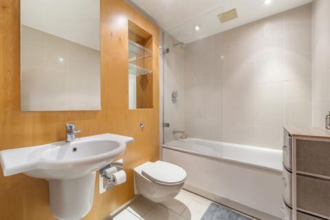 2 bedroom flat for sale, Pepys Street, London