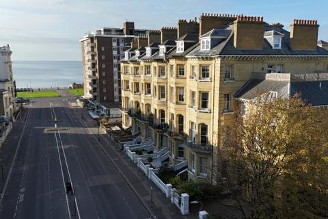 3 bedroom flat to rent, Flat 7 Princes Court, 11 First Avenue, Hove