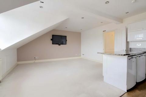 3 bedroom flat to rent, Flat 7 Princes Court, 11 First Avenue, Hove