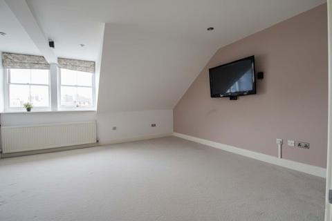 3 bedroom flat to rent, Flat 7 Princes Court, 11 First Avenue, Hove