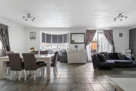 38 Cains Lane, Feltham, TW14 9RH