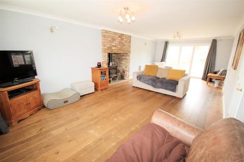 4 bedroom detached house for sale, Alma Farm Road, Toddington, Dunstable