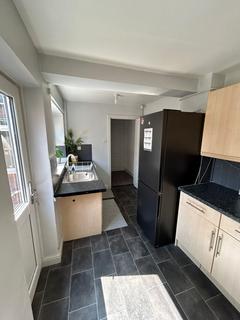 3 bedroom terraced house to rent, Jones Street, Salford M6
