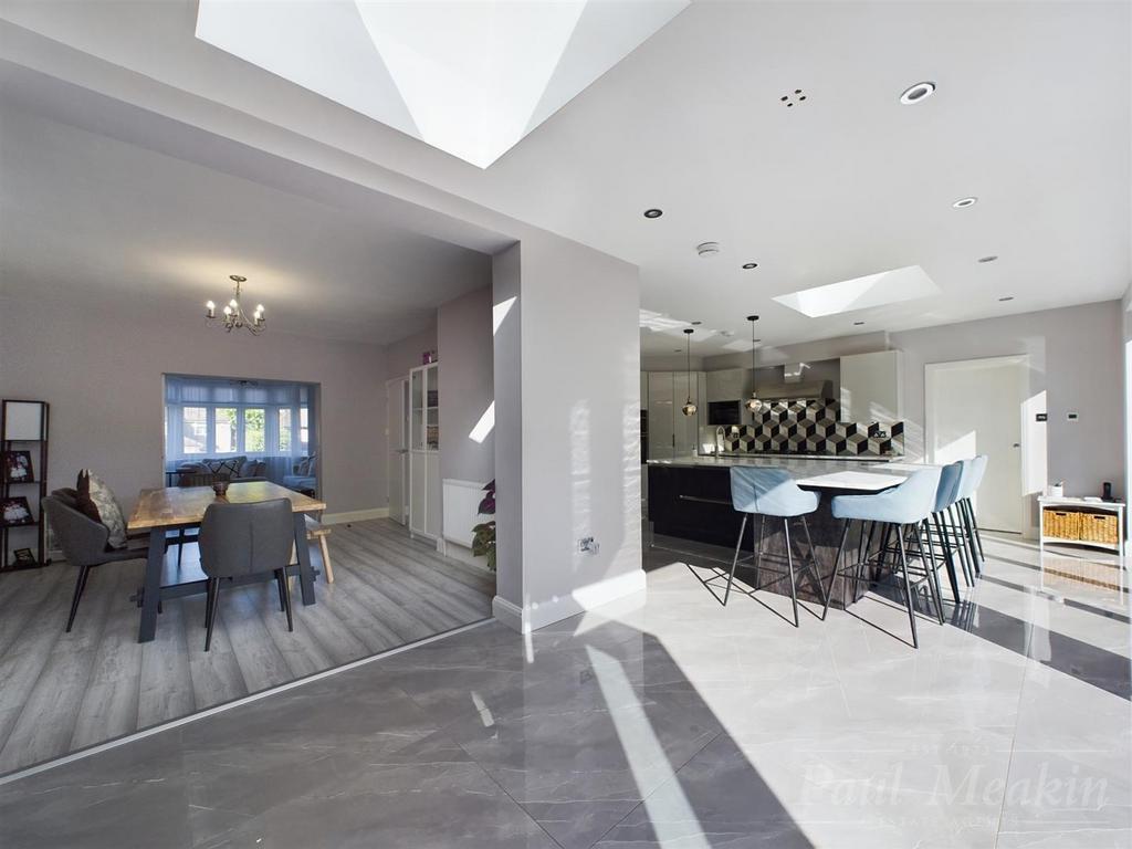 Kitchen/Entertaining space