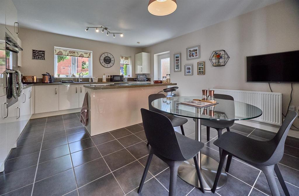 Fitted dining kitchen to rear