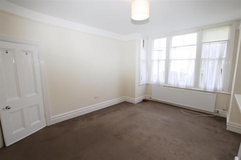 2 bedroom flat to rent, Park Road, Westcliff-On-Sea