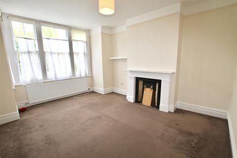 2 bedroom flat to rent, Park Road, Westcliff-On-Sea