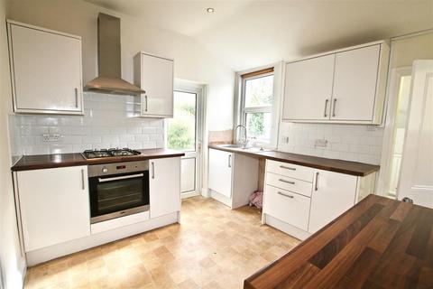 2 bedroom flat to rent, Park Road, Westcliff-On-Sea