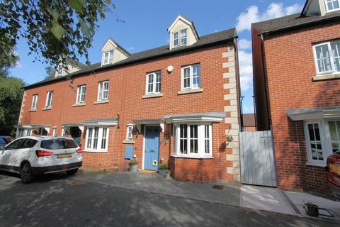 4 bedroom end of terrace house for sale, Mallow Crescent, Kidderminster, DY10