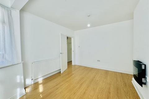 3 bedroom terraced house to rent, Ravenswood Crescent, Harrow